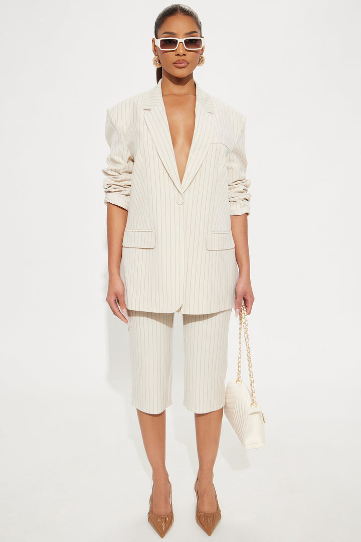 https://cdn.shopify.com/s/files/1/0293/9277/files/01-23-25_S6_28_KSHM410072_Cream_AE_JR_13-40-15_63835_PXF.jpg?v=1737758669