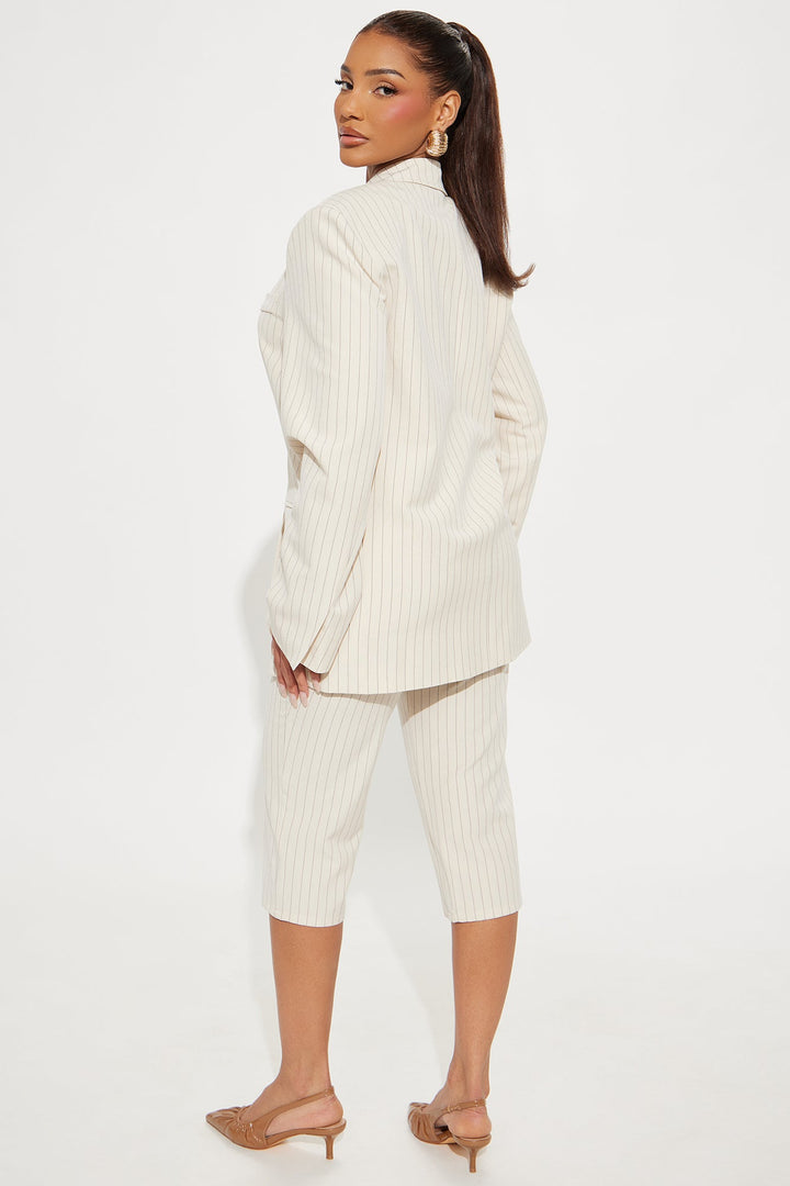 https://cdn.shopify.com/s/files/1/0293/9277/files/01-23-25_S6_28_KSHM410072_Cream_AE_JR_13-43-15_11288_PXF.jpg?v=1737758649
