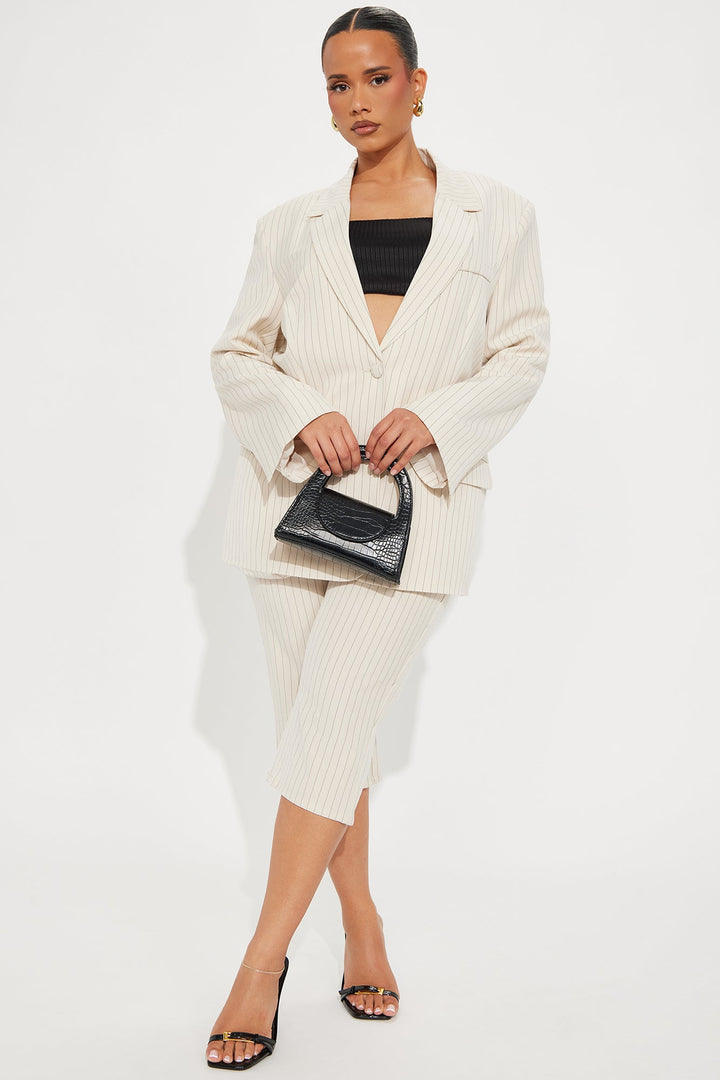 https://cdn.shopify.com/s/files/1/0293/9277/files/01-29-25_S6_40_KSHM410072_Cream_RS_MC_13-46-45_PLUS_14755_PXF.jpg?v=1738285041