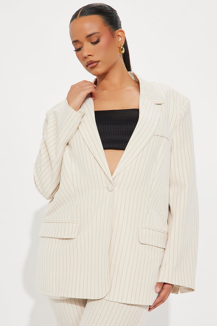 https://cdn.shopify.com/s/files/1/0293/9277/files/01-29-25_S6_40_KSHM410072_Cream_RS_MC_13-47-06_PLUS_14763_PXF.jpg?v=1738285041