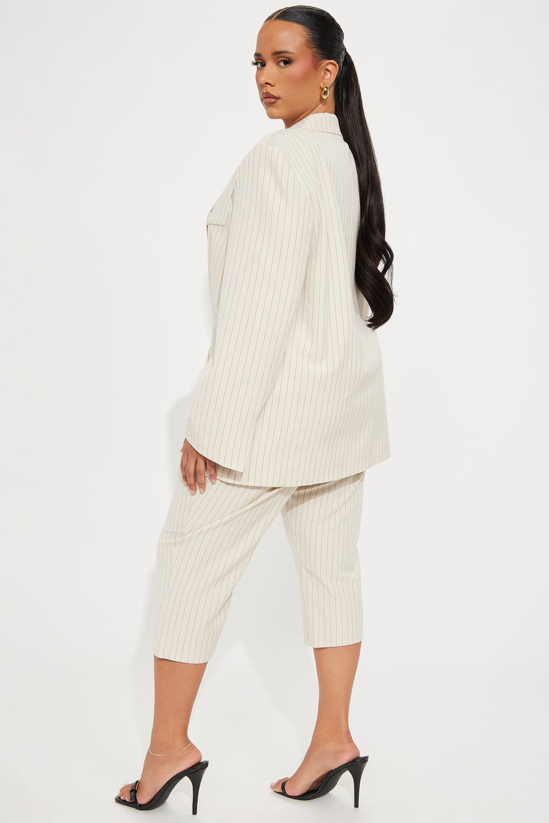 https://cdn.shopify.com/s/files/1/0293/9277/files/01-29-25_S6_40_KSHM410072_Cream_RS_MC_13-47-41_PLUS_14764_PXF.jpg?v=1738285041