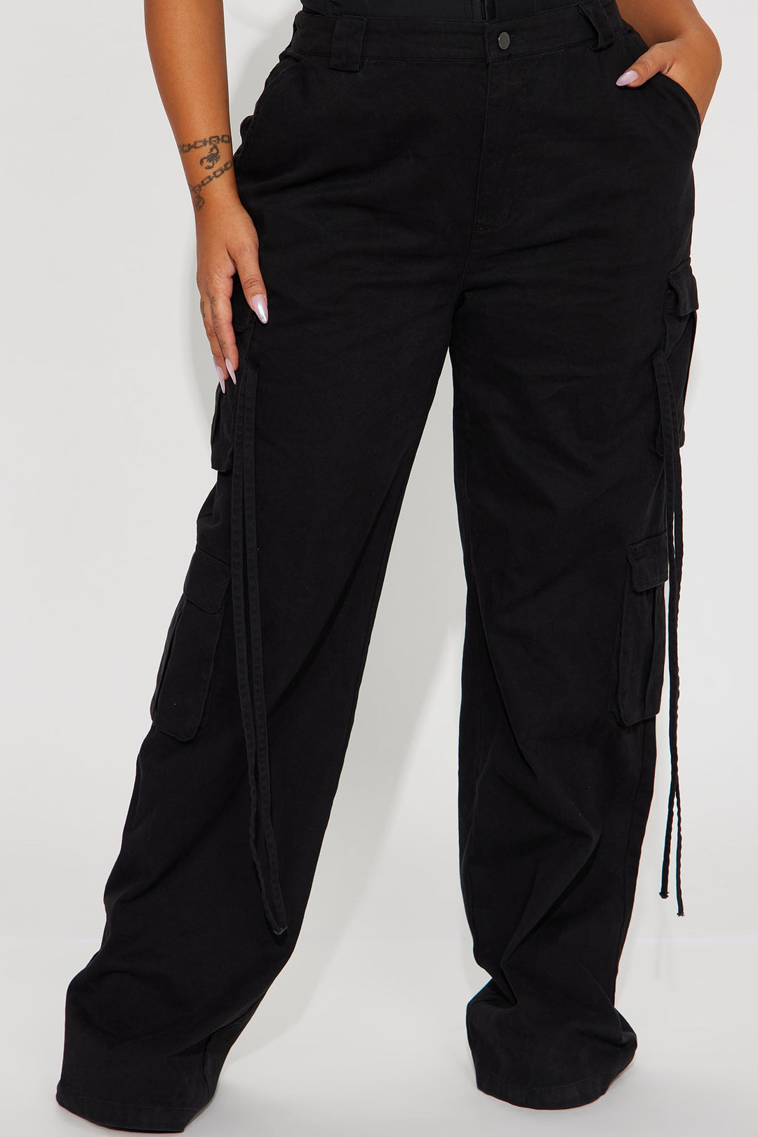 https://cdn.shopify.com/s/files/1/0293/9277/files/06-08-23Studio4_CXB_AS_14-39-39_39_SEA01281912WTA_Black_6523_PLUS_CM.jpg?v=1686775811